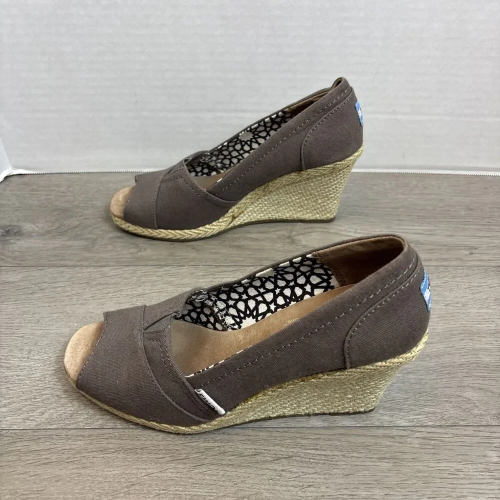 Tom’s Woman’s Size 7 Wedge Peep Toe Beige Slip On Classic Dress Up Casual - Picture 3 of 11
